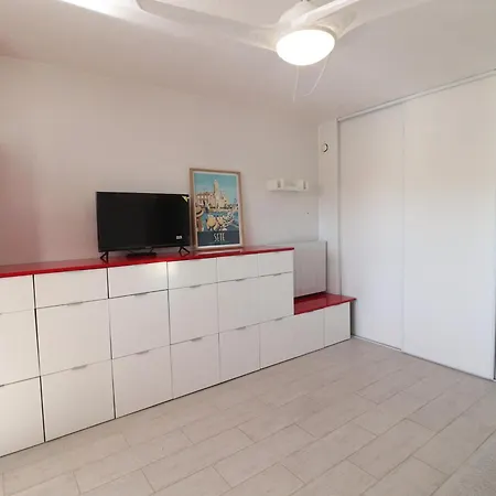 Apartment Superbe 2 Pieces A Sete Avec Parking Prive - Fr-1-472-196 *