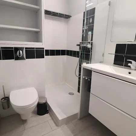 Apartamento Joli 2 Pieces 40m² Avec Parking Prive A - Fr-1-472-196