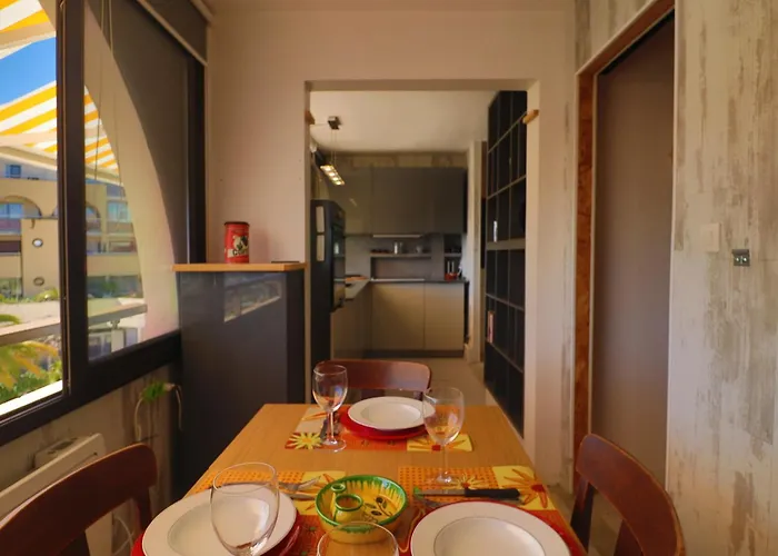 Superbe 2 Pieces A Sete Avec Parking Prive - Fr-1-472-196 *